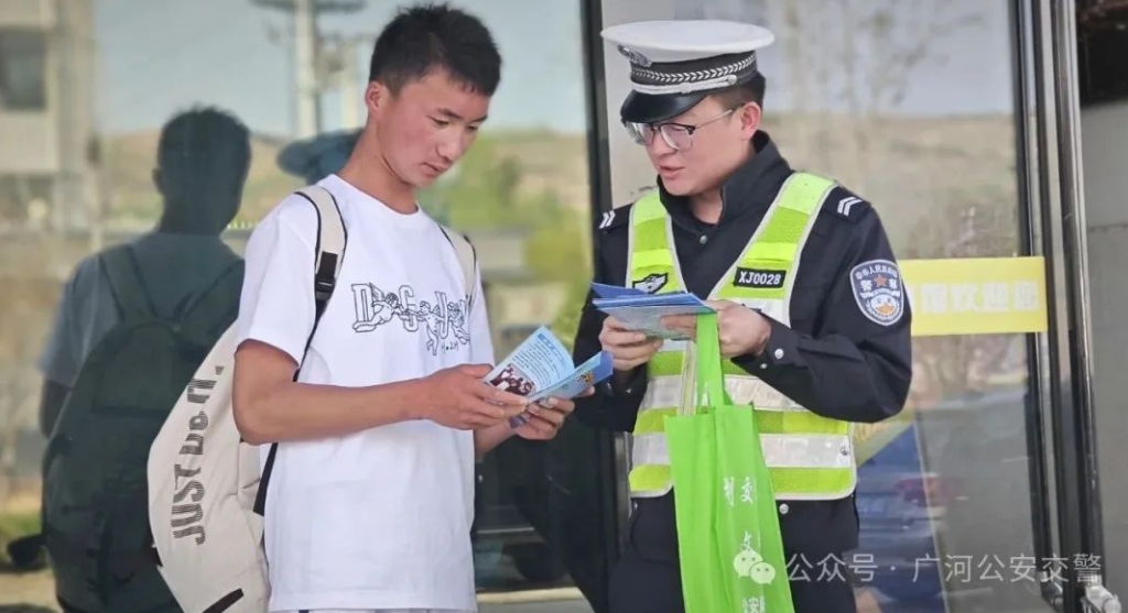广河交警巧借篮球赛事开展交通安全宣传活动